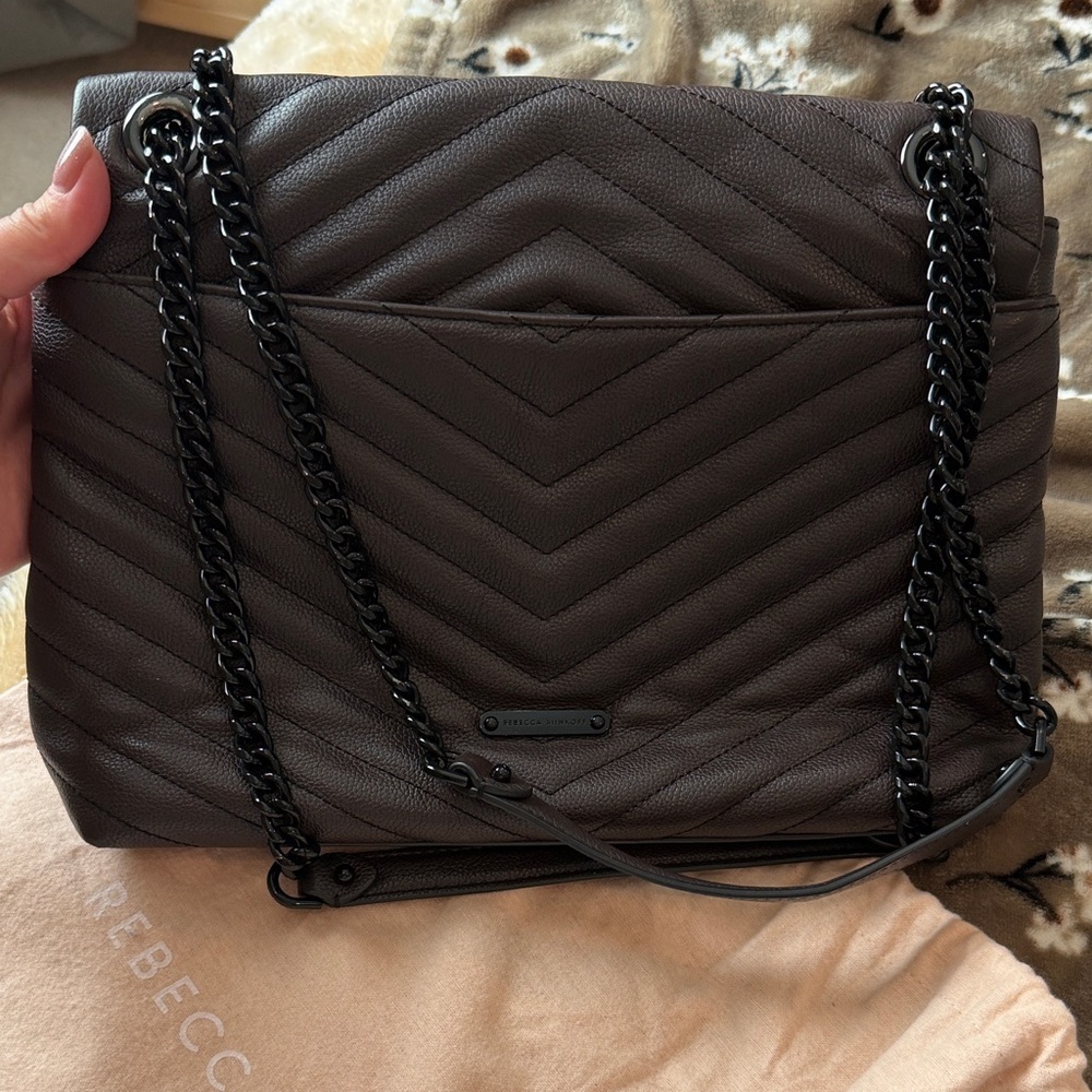 Elegant Brown Quilted Chain Shoulder Bag - Picture 3 of 4